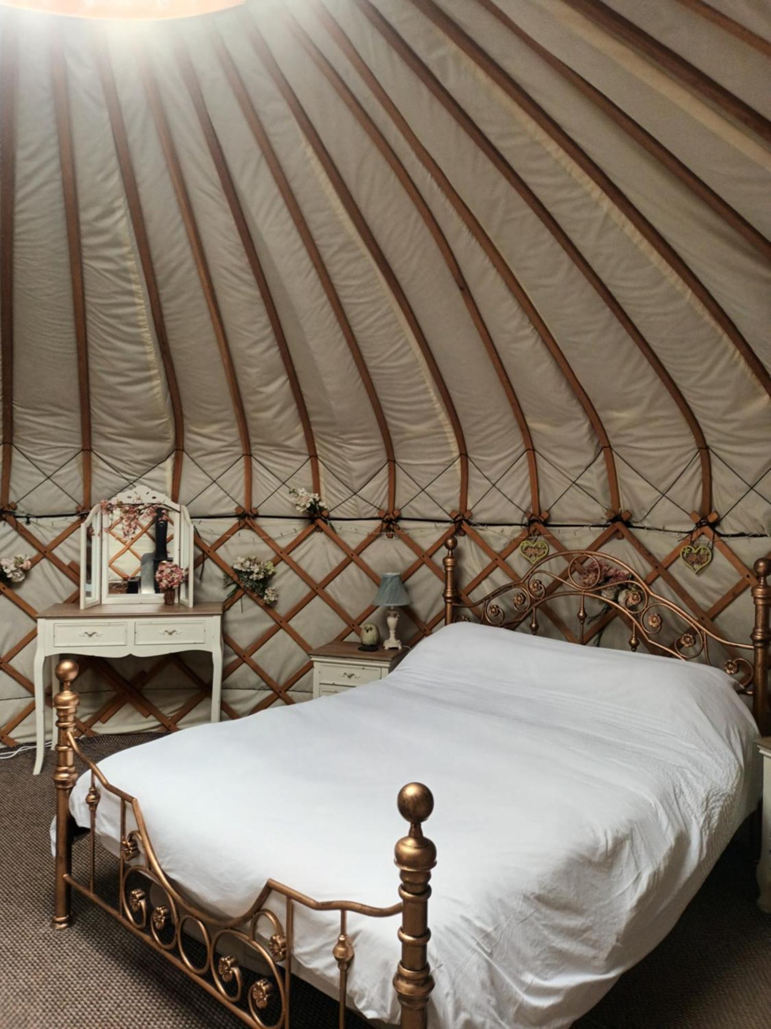 Gingerbread Cottage Yurts Dereham Exterior foto
