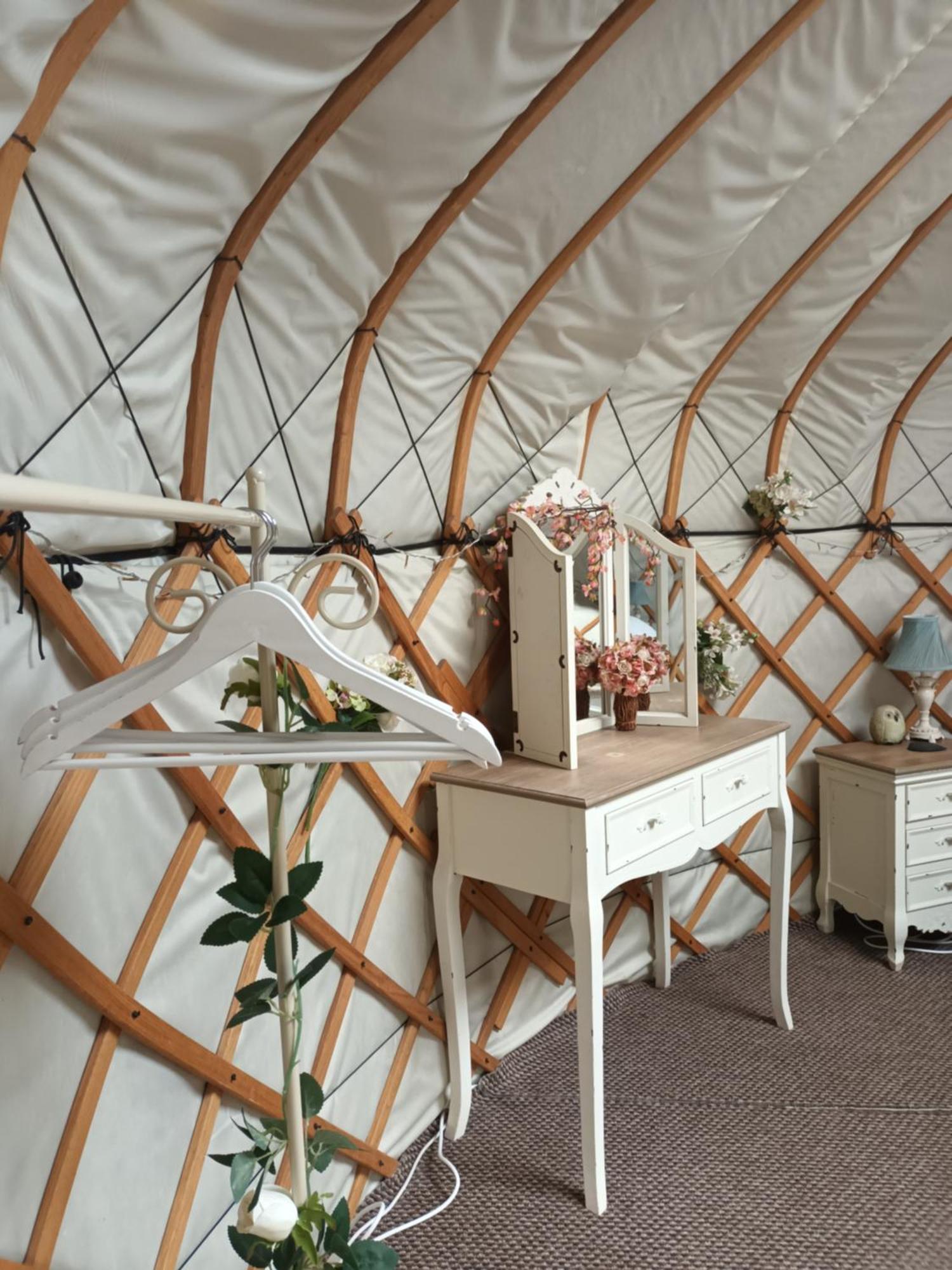 Gingerbread Cottage Yurts Dereham Exterior foto